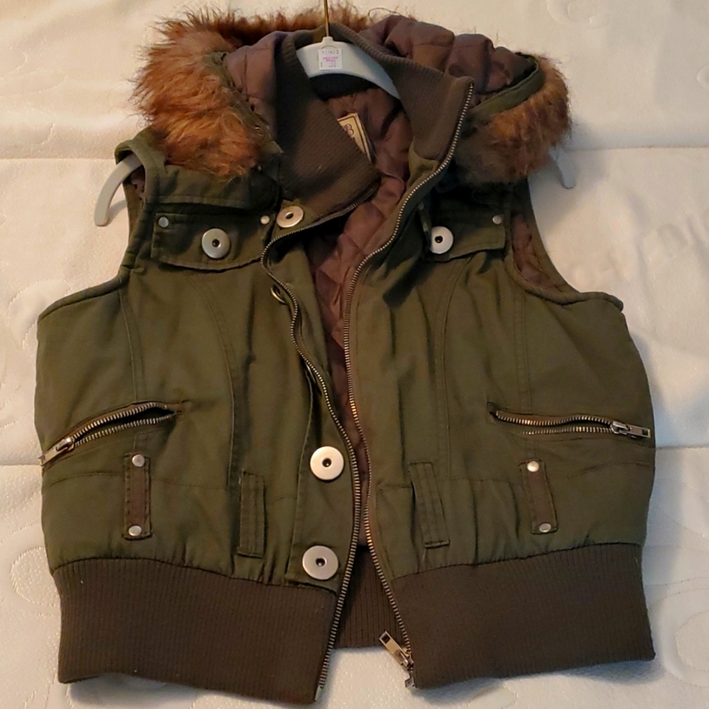 Bomber vest w/hood